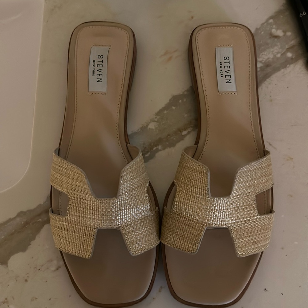 Steve Madden flats - Size 9